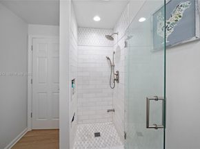 2870 Pine Tree Dr 3, Miami Beach FL 33140