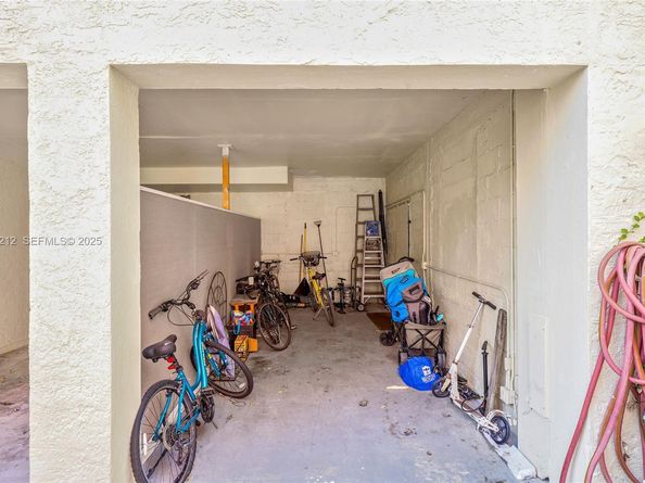 2870 Pine Tree Dr 3, Miami Beach FL 33140