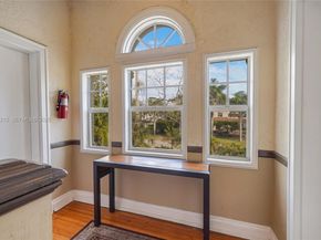 2870 Pine Tree Dr 3, Miami Beach FL 33140