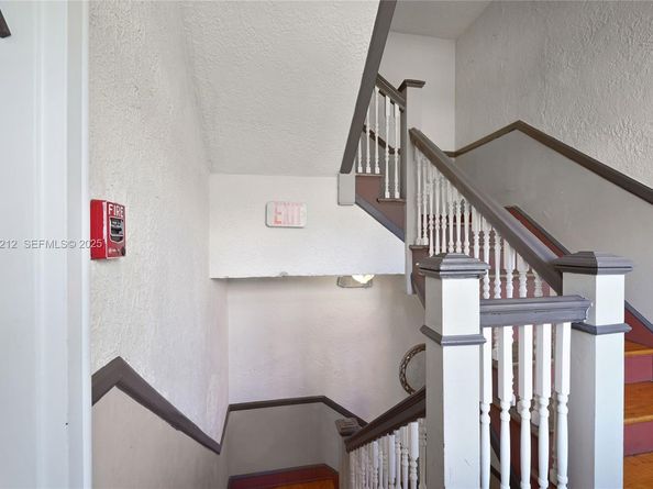 2870 Pine Tree Dr 3, Miami Beach FL 33140