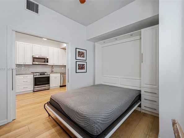 2870 Pine Tree Dr 3, Miami Beach FL 33140