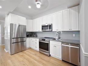 2870 Pine Tree Dr 3, Miami Beach FL 33140