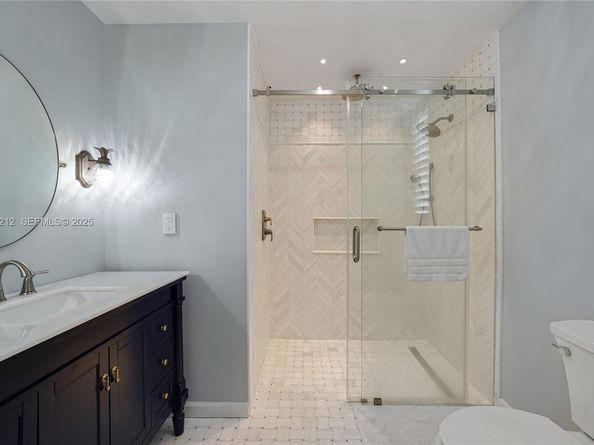 2870 Pine Tree Dr 3, Miami Beach FL 33140