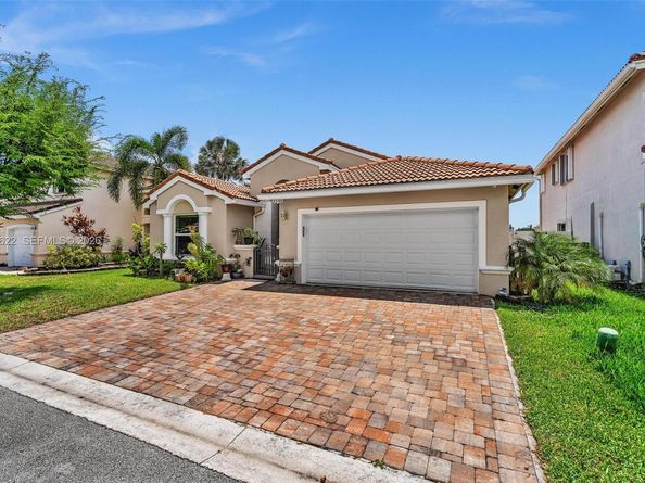 3388 SW 49th St, Hollywood FL 33312