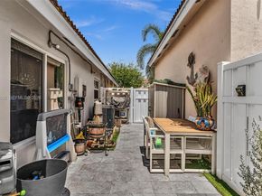 3388 SW 49th St, Hollywood FL 33312