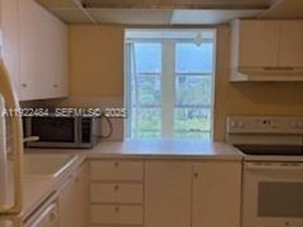 2101 Atlantic Shores Blvd 412, Hallandale Beach FL 33009