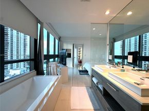 650 NE 32nd St 2108, Miami FL 33137