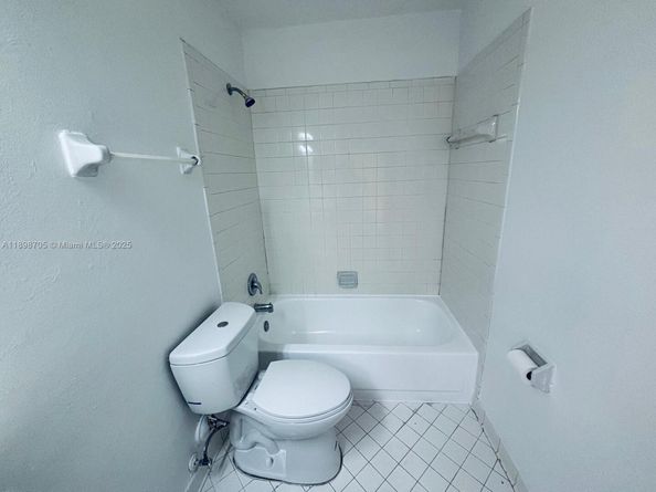 3453 NW 44th St 105, Oakland Park FL 33309