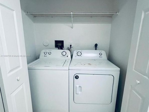 3453 NW 44th St 105, Oakland Park FL 33309