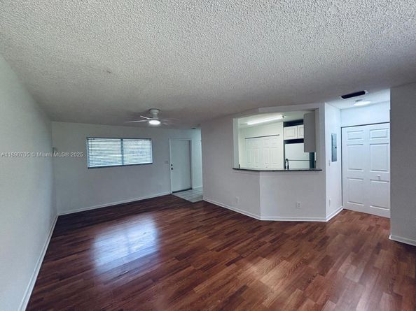 3453 NW 44th St 105, Oakland Park FL 33309