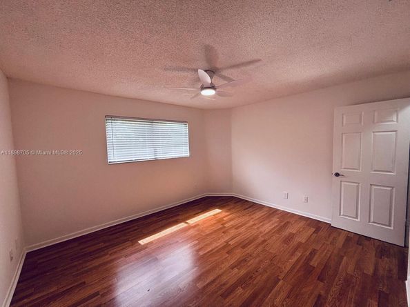 3453 NW 44th St 105, Oakland Park FL 33309