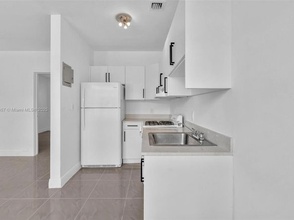 740 84th St, Miami Beach FL 33141