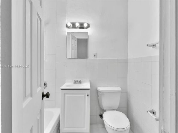 740 84th St, Miami Beach FL 33141