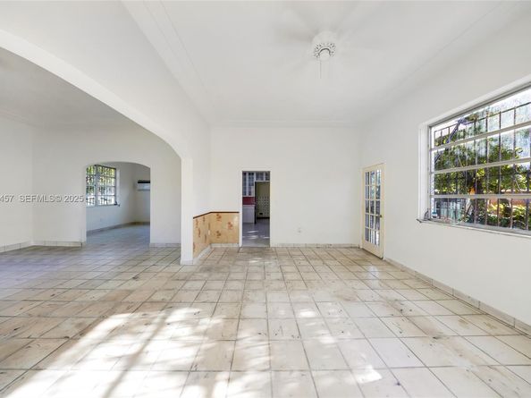 297 Eucalyptus Dr, Hialeah FL 33010