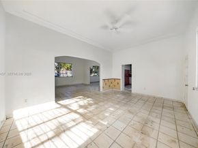 297 Eucalyptus Dr, Hialeah FL 33010