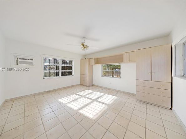 297 Eucalyptus Dr, Hialeah FL 33010