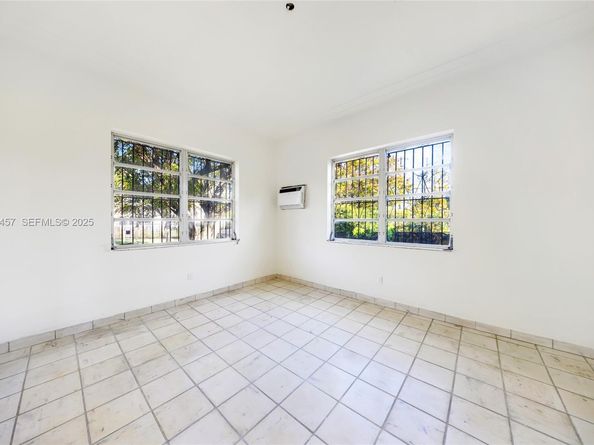 297 Eucalyptus Dr, Hialeah FL 33010