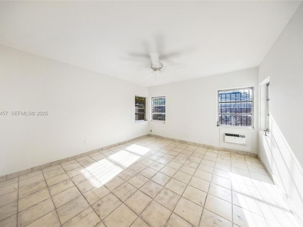 297 Eucalyptus Dr, Hialeah FL 33010