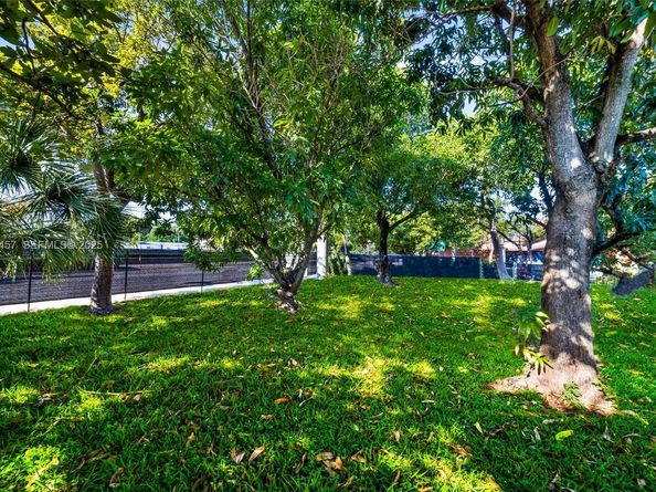 297 Eucalyptus Dr, Hialeah FL 33010