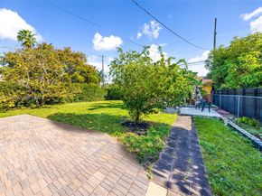 297 Eucalyptus Dr, Hialeah FL 33010