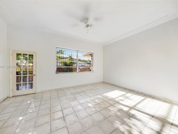 297 Eucalyptus Dr, Hialeah FL 33010