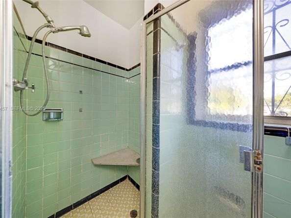 297 Eucalyptus Dr, Hialeah FL 33010