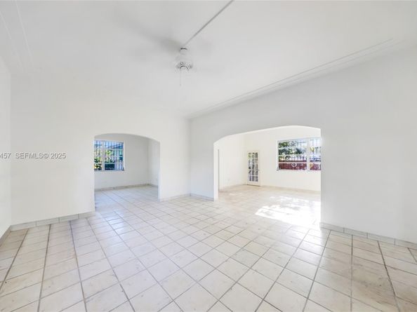 297 Eucalyptus Dr, Hialeah FL 33010