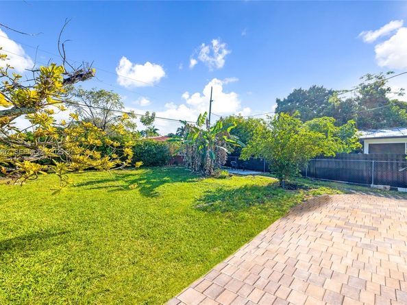 297 Eucalyptus Dr, Hialeah FL 33010