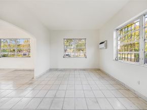 297 Eucalyptus Dr, Hialeah FL 33010