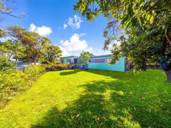 297 Eucalyptus Dr, Hialeah FL 33010