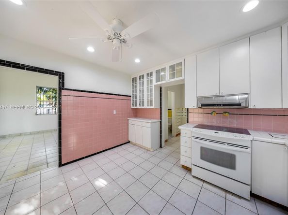 297 Eucalyptus Dr, Hialeah FL 33010