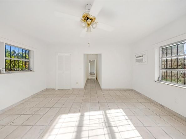 297 Eucalyptus Dr, Hialeah FL 33010