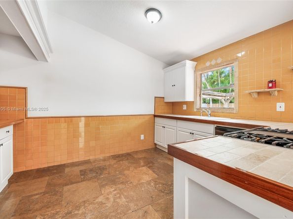 14711 SW 170th Ter, Miami FL 33187