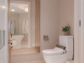 17301 Biscayne Blvd 2209, North Miami Beach FL 33160