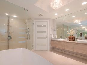 17301 Biscayne Blvd 2209, North Miami Beach FL 33160