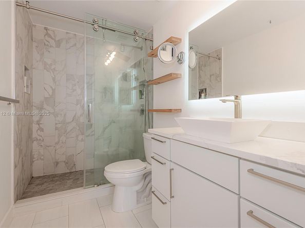801 Brickell Key Blvd 908, Miami FL 33131