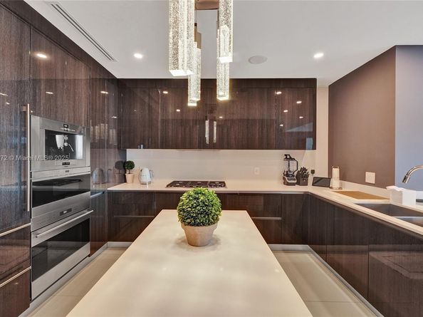 3250 NE 188th St 402, Aventura FL 33180