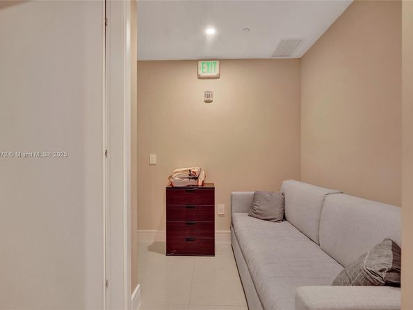 3250 NE 188th St 402, Aventura FL 33180
