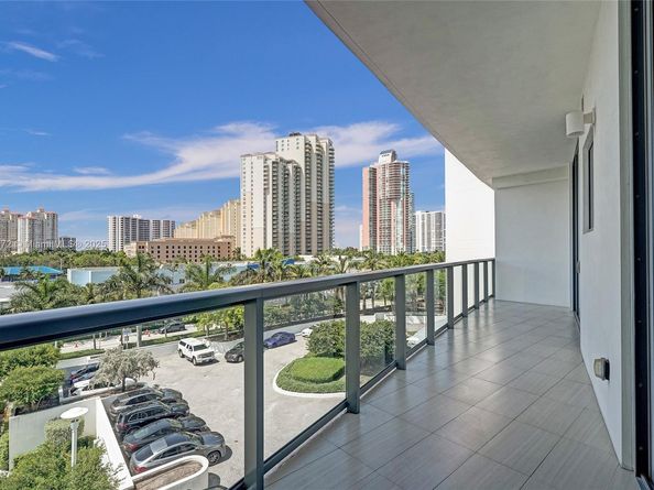 3250 NE 188th St 402, Aventura FL 33180