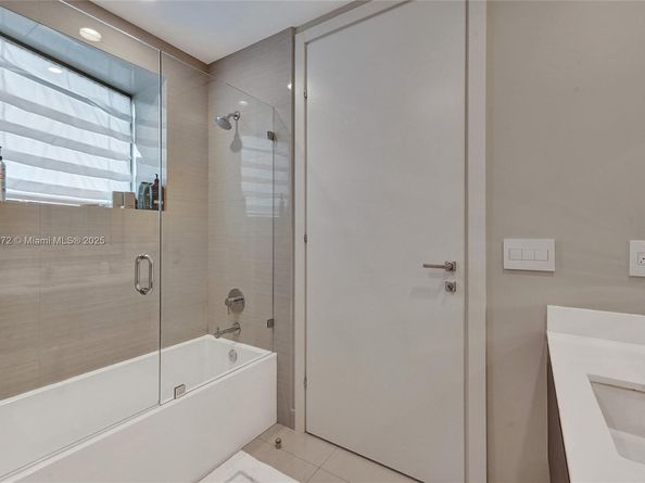 3250 NE 188th St 402, Aventura FL 33180