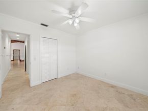 13240 N Calusa Club Dr, Miami FL 33186