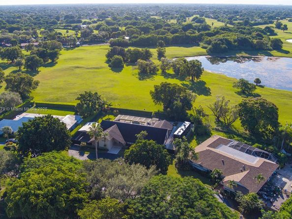 13240 N Calusa Club Dr, Miami FL 33186