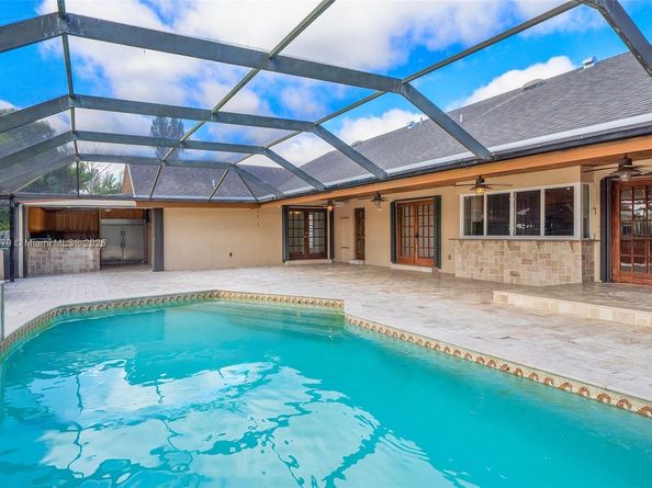 13240 N Calusa Club Dr, Miami FL 33186