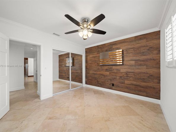 13240 N Calusa Club Dr, Miami FL 33186