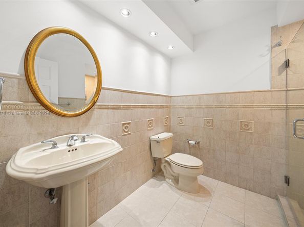 13240 N Calusa Club Dr, Miami FL 33186