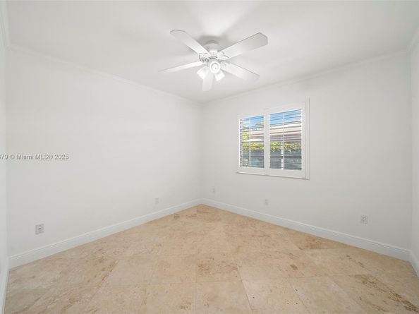 13240 N Calusa Club Dr, Miami FL 33186