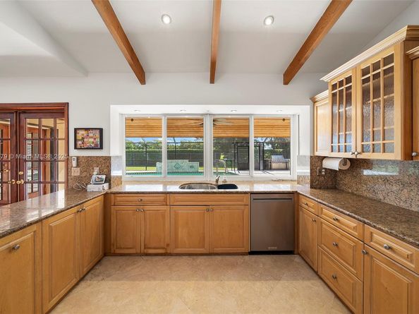 13240 N Calusa Club Dr, Miami FL 33186