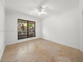 13240 N Calusa Club Dr, Miami FL 33186