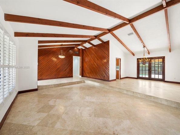 13240 N Calusa Club Dr, Miami FL 33186