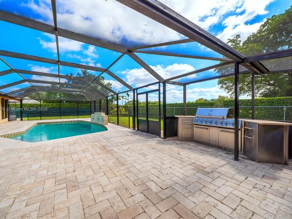 13240 N Calusa Club Dr, Miami FL 33186